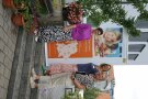 3 Personen stehen nebeneinander